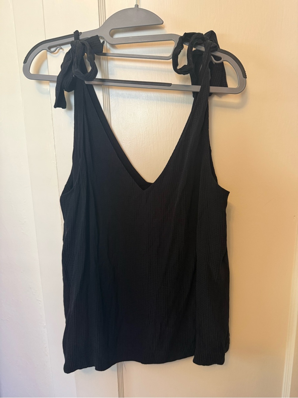 Sezane Black Tie-Shoulder V-Neck Camisole